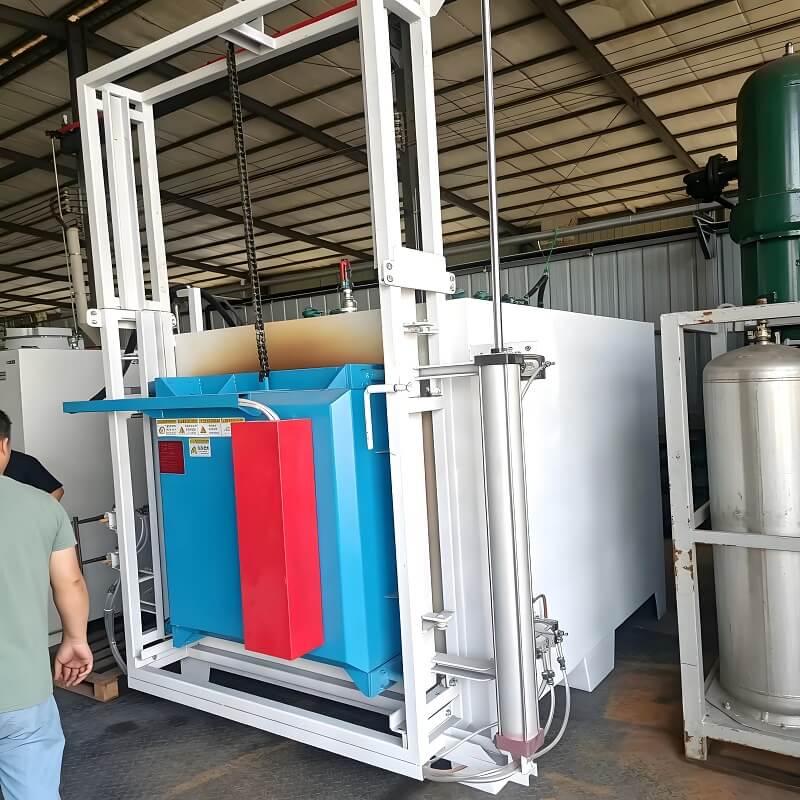 Tungku tempering ruang dengan pintu yang terbuka secara vertikal