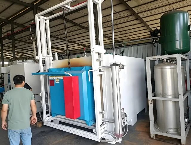 Tungku tempering Ruang Industri dengan pintu yang terbuka secara vertikal