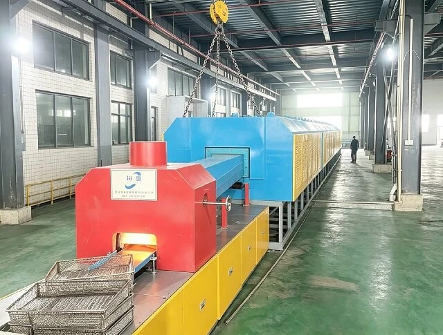 120kW Mesh‑Belt Continuous Brazing Furnace 5‑Zone 1150℃ untuk Metalurgi Serbuk Perangkat Keras