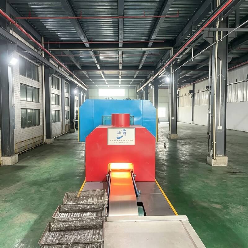 Mesh Belt Continuous Suasana Brazing Furnace 120kW 1150 ℃ untuk Produksi Massal Suku Cadang Mobil Mematri