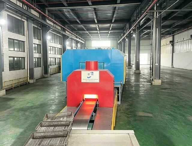 Mesh Belt Continuous Suasana Brazing Furnace 120kW 1150 ℃ untuk Produksi Massal Suku Cadang Mobil Me